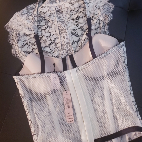 NWT WHITE VICTORIAN LACE BRA AND PANTIE SET - Picture 4 of 6